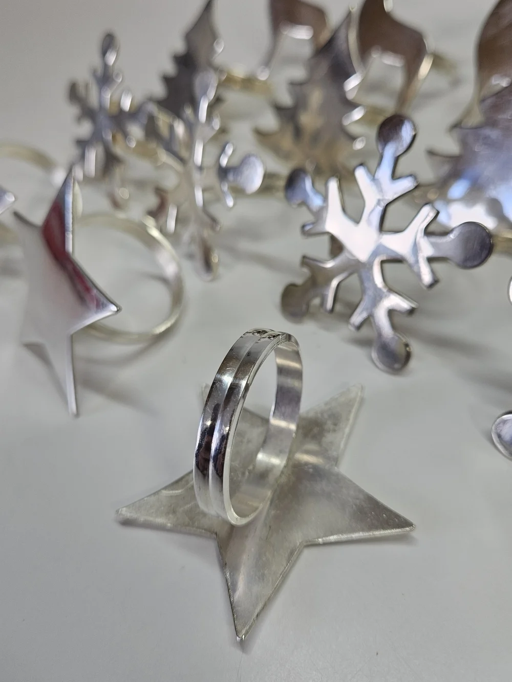 Pier 1 Imports Silver Tone Holiday Napkin Rings Set 16 Reindeer Star Snowflake